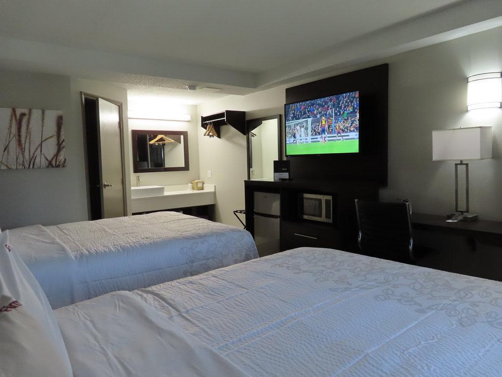 Red Roof Plus+ & Suites Erie Luaran gambar