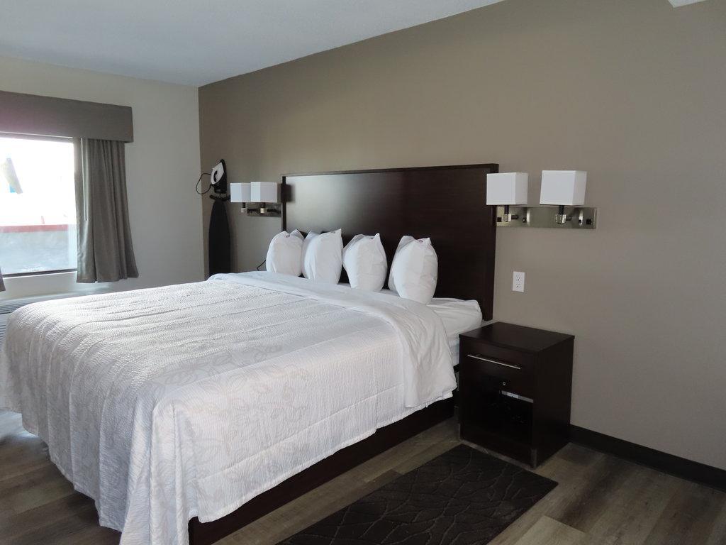 Red Roof Plus+ & Suites Erie Luaran gambar