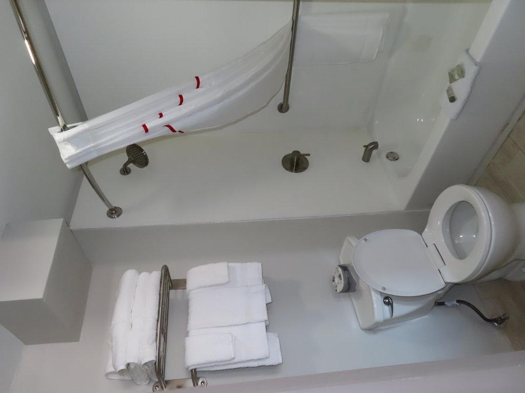 Red Roof Plus+ & Suites Erie Luaran gambar