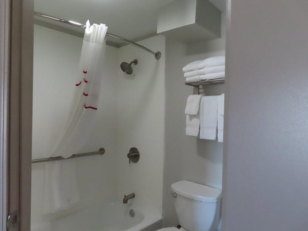 Red Roof Plus+ & Suites Erie Luaran gambar