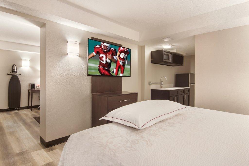 Red Roof Plus+ & Suites Erie Luaran gambar