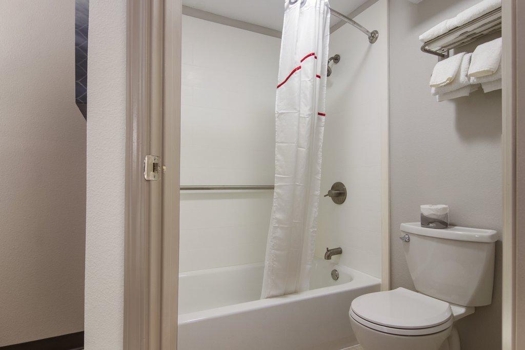 Red Roof Plus+ & Suites Erie Luaran gambar