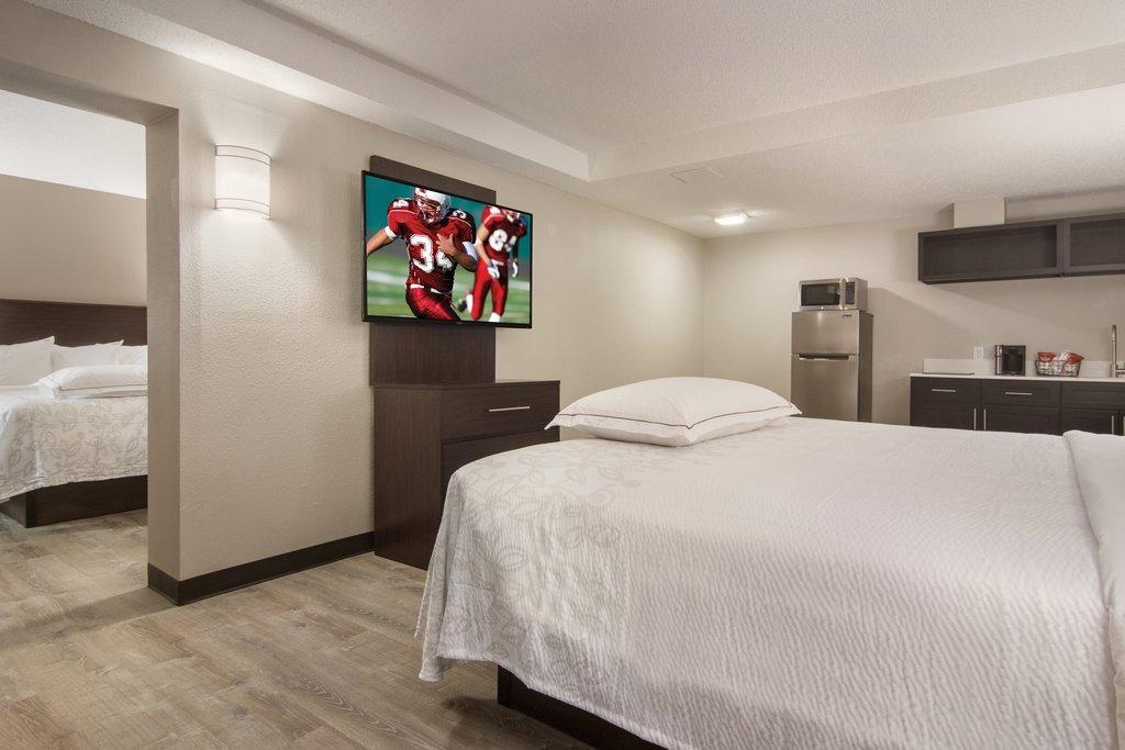 Red Roof Plus+ & Suites Erie Luaran gambar